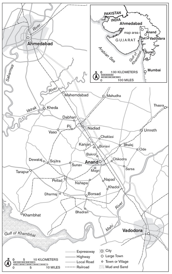 This line-drawn map shows the numerous small towns in the area around Anand, along with the roads and railroads linking them.