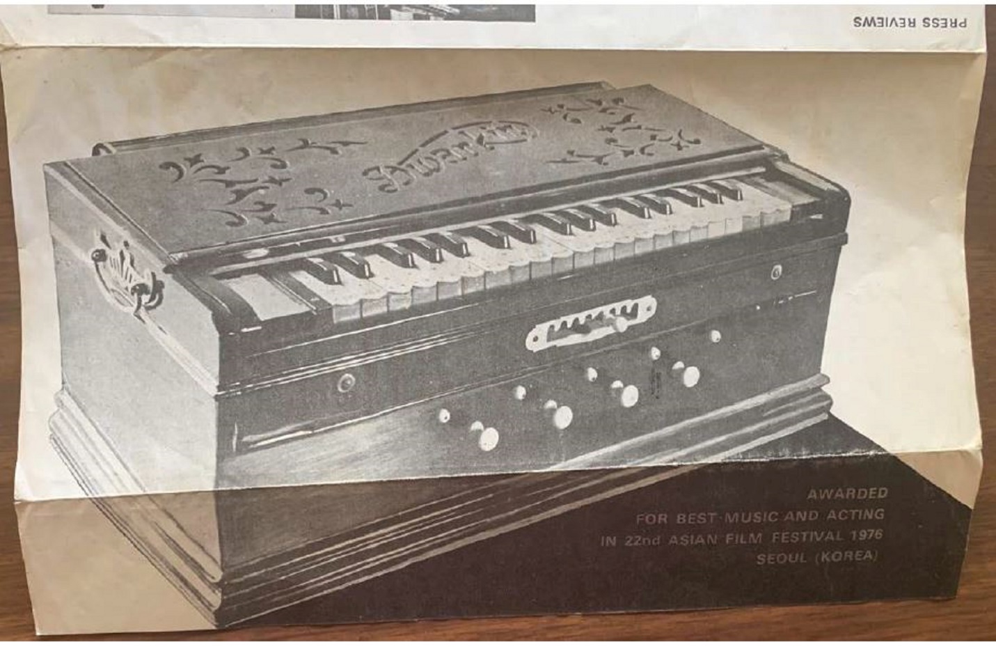 An old piano on a book

AI-generated content may be incorrect.