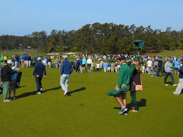 Disappointing Photos Golf Courses Crowded During Tournaments